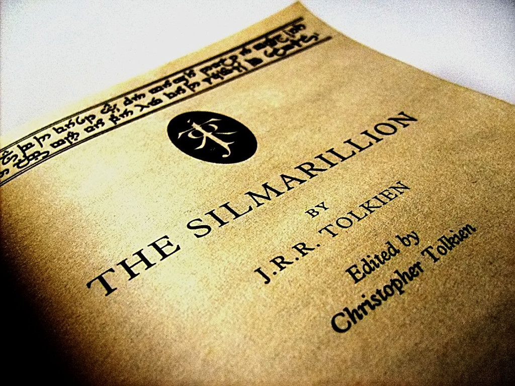 Silmarrillion,_Just_under_the_Cover